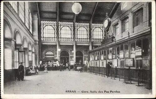 Ak Arras Pas de Calais, Gare, Salle des Pas Perdus, Bahnhof, Innenansicht