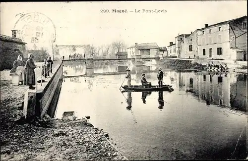 Ak Magné Deux Sèvres, Le Pont Levis, Ruderboot