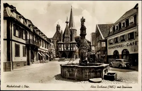 Ak Michelstadt im Odenwald, Altes Rathaus mit Brunnen