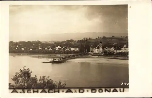 Foto Ak Aschach an der Donau Oberösterreich, Anlegestelle, Flusspartie, Blick auf den Ort