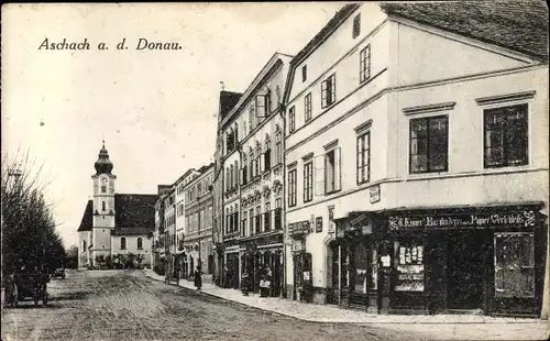 Ak Aschach an der Donau Oberösterreich, Straßenpartie, Geschäft, Kirche