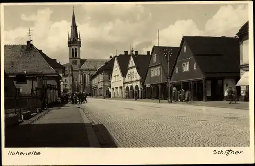 Foto Ak Vrchlabí Hohenelbe Region Königgrätz, Straßenpartie, Kirche