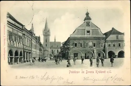 Ak Dvůr Králové nad Labem Königinhof Region Königgrätz, Rathaus, Marktplatz, Kirche