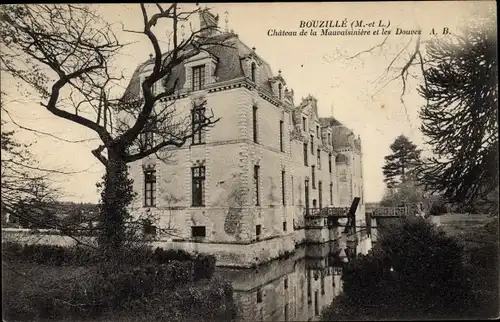 Ak Bouzillé Maine et Loire, Chateau de la Mauvoisiniere et les Douves