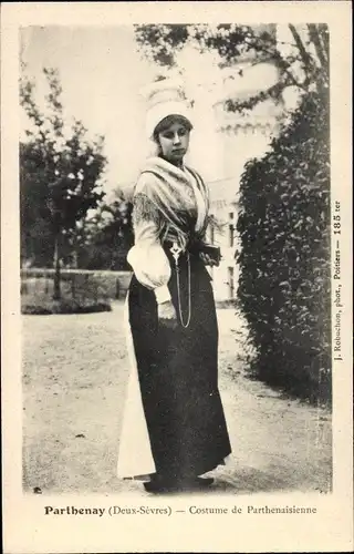 Ak Parthenay Deux Sèvres, Costume de Parthenaisienne