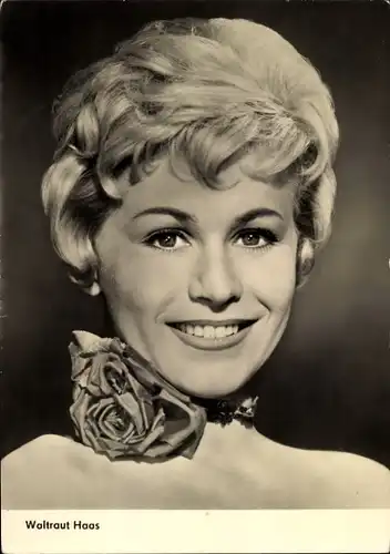 Ak Schauspielerin Waltraut Haas, Portrait, Traumrevue