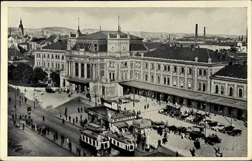 Ak Brno Brünn Südmähren, Nádrazi, Bahnhof, Straßenbahn, Vorplatz