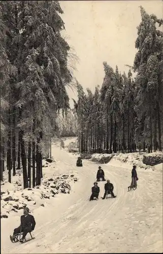 Ak Winterlandschaft, Rodelbahn, Schlitten