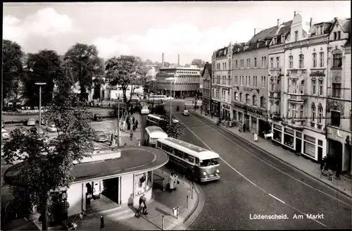 Ak Lüdenscheid im Märkischen Kreis, Partie am Markt, Reisebusse