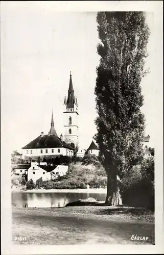 Ak Čáslav Tschaslau Mittelböhmen, Blick auf den Ort, Turm