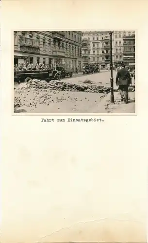 Foto Schutzpolizei, Fahrt ins Einsatzgebiet, Straßenbarrikaden