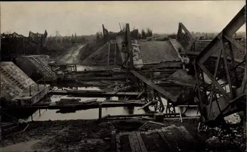 Foto Ak Tergnier Aisne, Zerstörte Brücke, Kriegszerstörungen, I WK