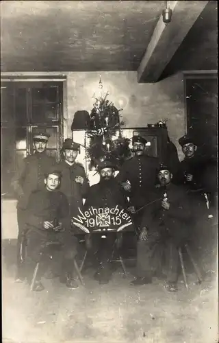 Foto Ak Glückwunsch Weihnachten, Deutsche Soldaten in Uniformen 1915, I WK