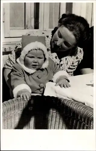 Ak Grindelwald Kt. Bern Schweiz, Prinzessin Beatrix der Niederlande als Baby, Königin Juliana