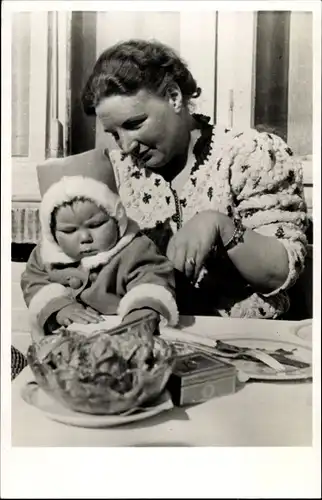 Ak Grindelwald, Prinzessin Beatrix der Niederlande als Baby, Mutter Juliana,1939