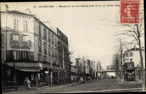 Ak Courbevoie Hauts de Seine, Boulevard de Courbevoie pres de la rue Victor Hugo