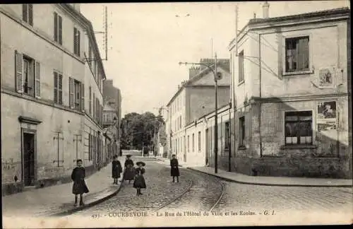 Ak Courbevoie Hauts de Seine, La Rue de l'Hotel de Ville, Les Ecoles