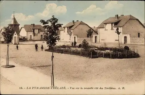 Ak La Pyramide Trélazé Maine et Loire, Vue sur la nouvelle cite des Treillères