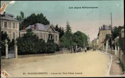 Ak Barcelonnette Alpes de Haute Provence, Avenue des Trois Freres Arnaud
