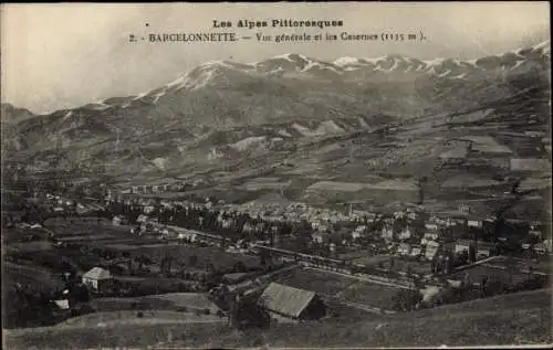 Ak Barcelonnette Alpes de Haute Provence, Vue generale et les Casernes