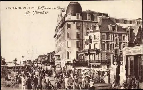 Ak Trouville Calvados, La Reine des Plages, Les Planches