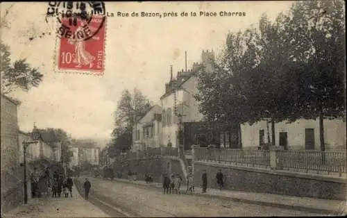 Ak Courbevoie Hauts de Seine, La Rue de Bezon, pres de la Place Charras