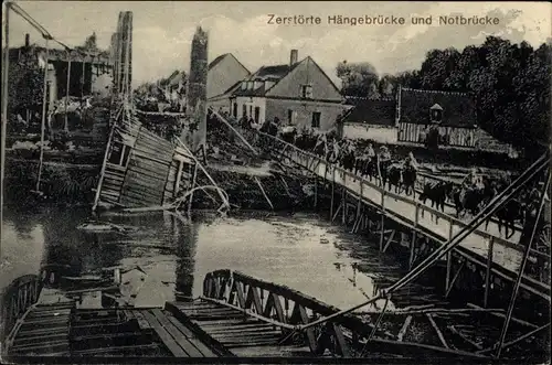Ak Zerstörte Hängebrücke und Notbrücke, Kriegsschauplatz I. WK