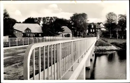 Ak Schwabstedt an der Treene Nordfriesland, Brücke zum Ort