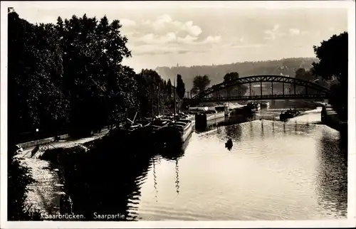 Ak Saarbrücken im Saarland, Brücke, Saarpartie