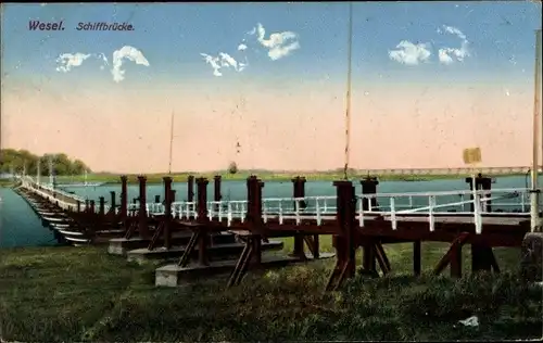 Ak Wesel am Niederrhein, Schiffbrücke, Zieher 2505