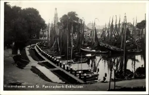 Ak Enkhuizen Nordholland Niederlande, Vissershaven met St. Pancraskerk