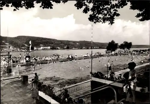 Ak Bad Hönningen am Rhein, Partie im Thermalschwimmbad