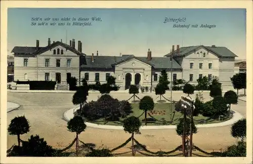 Ak Bitterfeld in Sachsen Anhalt, Bahnhof mit Anlagen