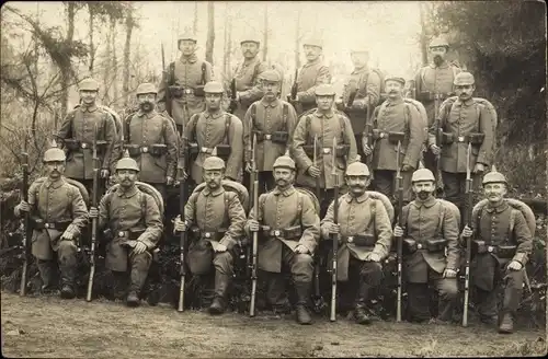 Foto Ak Deutsche Soldaten in Uniformen, Pickelhauben, Bajonette
