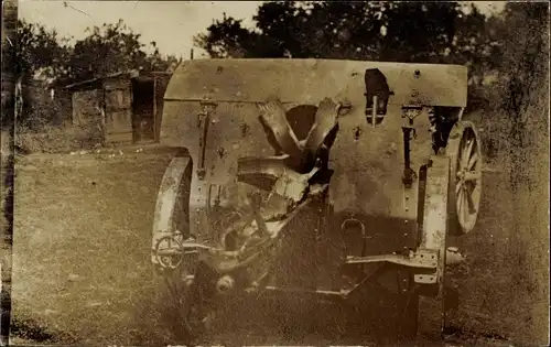 Foto Ak Geschütz mit zerstörtem Geschützrohr, I. WK