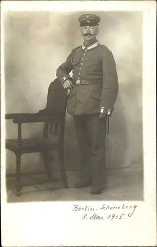 Foto Ak Deutscher Soldat in Uniform, Berlin Schöneberg, 1915