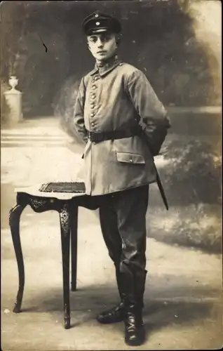 Foto Ak Junger deutscher Soldat in Uniform