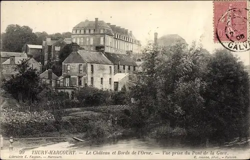 Ak Thury Harcourt Calvados, Le Chateau et Bords de l'Orne, Vue prise du Pont de la Gare