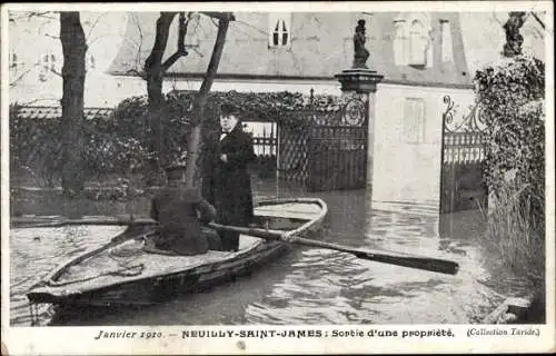Ak Neuilly sur Seine Hauts de Seine, Sortie d'une propriété, Überschwemmung, Januar 1910