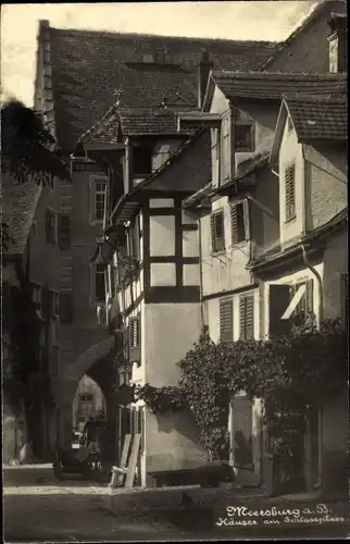 Foto Ak Meersburg am Bodensee Baden Württemberg, Häuser am Schlossplatz