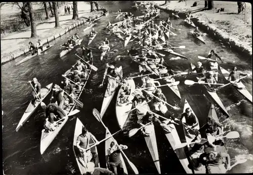 Ak Ruderboote auf einem Fluss, Gesellschaft für Förderung des olympischen Gedankens in der DDR