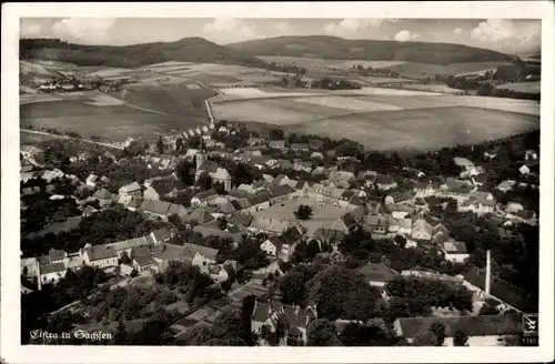 Ak Elstra in der Oberlausitz Sachsen, Fliegeraufnahme vom Ort, Klinke 17407