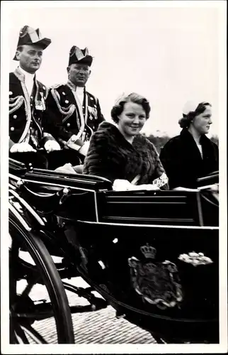 Ak Prinzessinnen Beatrix und Irene der Niederlande in der Kutsche, 1956