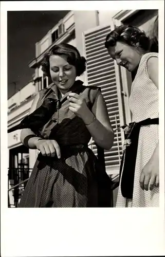 Ak Prinzessinnen Beatrix und Irene der Niederlande, 1956