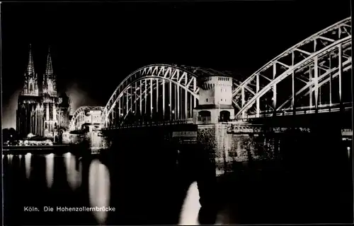 Ak Köln am Rhein, Stadt im Scheinwerferlicht, Dom, Hohenzollernbrücke