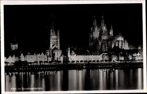 Ak Köln am Rhein, Stadt im Scheinwerferlicht, Dom