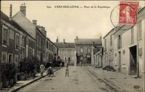 Ak Grez sur Loing Seine-et-Marne, Place de la Republique