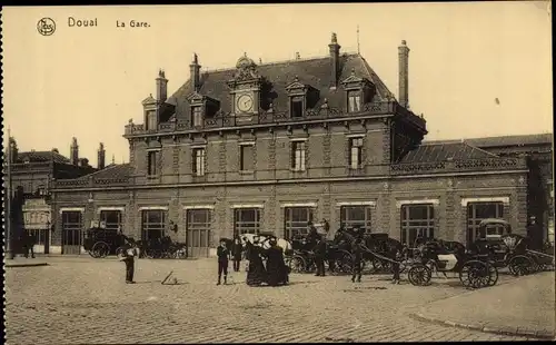 Ak Douai Nord, La Gare, Bahnhof, Straßenseite