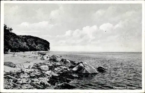 Ak Brodau Schashagen in Ostholstein, Landschaftsblick, Meer, Felsen