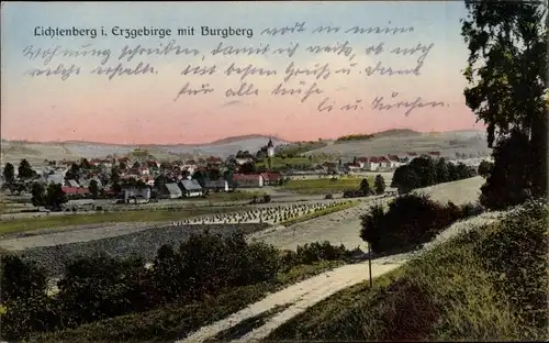 Ak Lichtenberg im Erzgebirge, Blick auf den Ort mit Burgberg